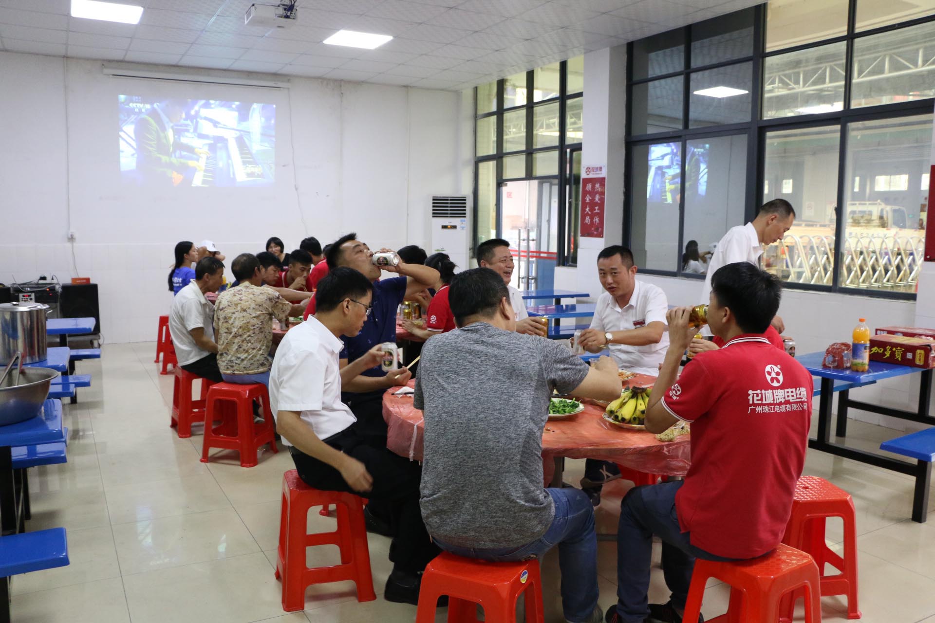 九游会老哥电缆集团有限公司员工集体过生日   爱意满满